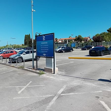 Sara Luxury In City Center Porec Exterior photo