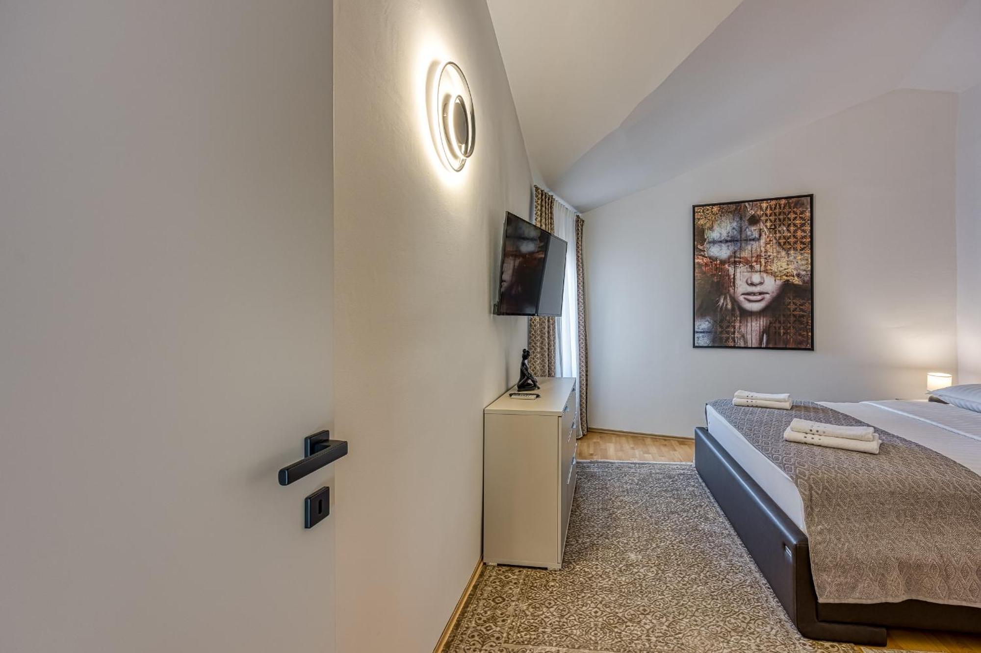 Sara Luxury In City Center Porec Exterior photo